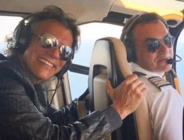 «Ελικοπτεράτη» ξενάγηση στον Μαθαρώνα σε στελέχη της ΕΕ από τον Ηλία Ψινάκη (βίντεο)